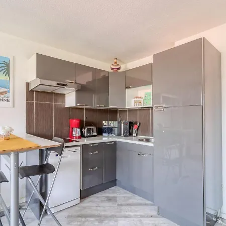 Appartement Apartment Les Jardins d'Hélios-4 *